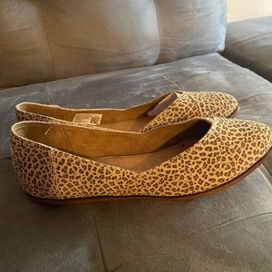 Toms jutti suede leopard print flat🐆